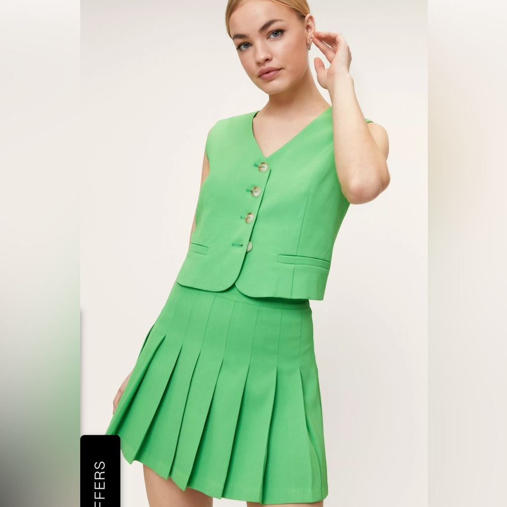 Nasty gal fitted Vibrant Green Pleated tennis skirt size 10